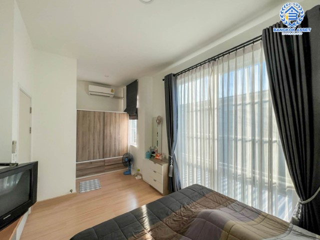 *****ทาวน์เฮ้าส์มือสองย่านนนทบุรี ม.กัสโต้ ราชพฤกษ์-พระราม5 เนื้อที่เกือบ 18 ตร.ว. ฟังก์ชัน 3 ห้องนอน 2 ห้องน้ำ 2 ที่จอดรถ บนทำเลแห่งการเดินทาง เพียงไม่ถึง 15 นาทีก็ถึงรถไฟฟ้าสายสีม่วง "สถานีแยกติวานนท์" ใกล้ทางด่วน "ศรีรัชใหม่" จองด่วน!